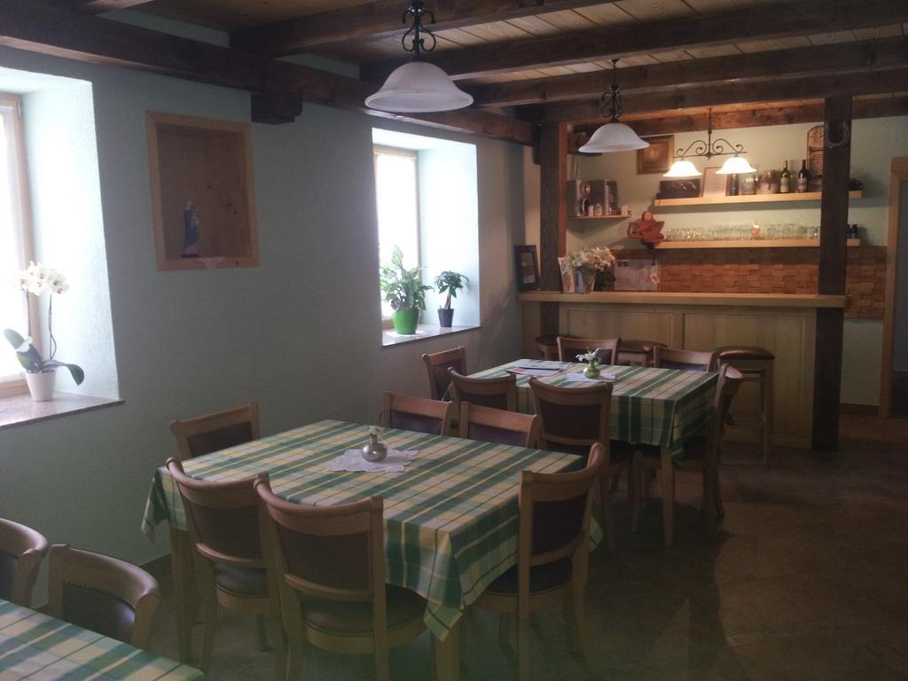 Turisticna Kmetija Pri Pozarju Villa Knezak Bagian luar foto